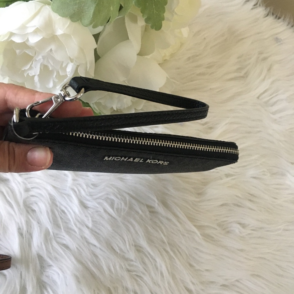 Last one✨Michael Kors Jet set black Large wristlet - Picture 6 of 7